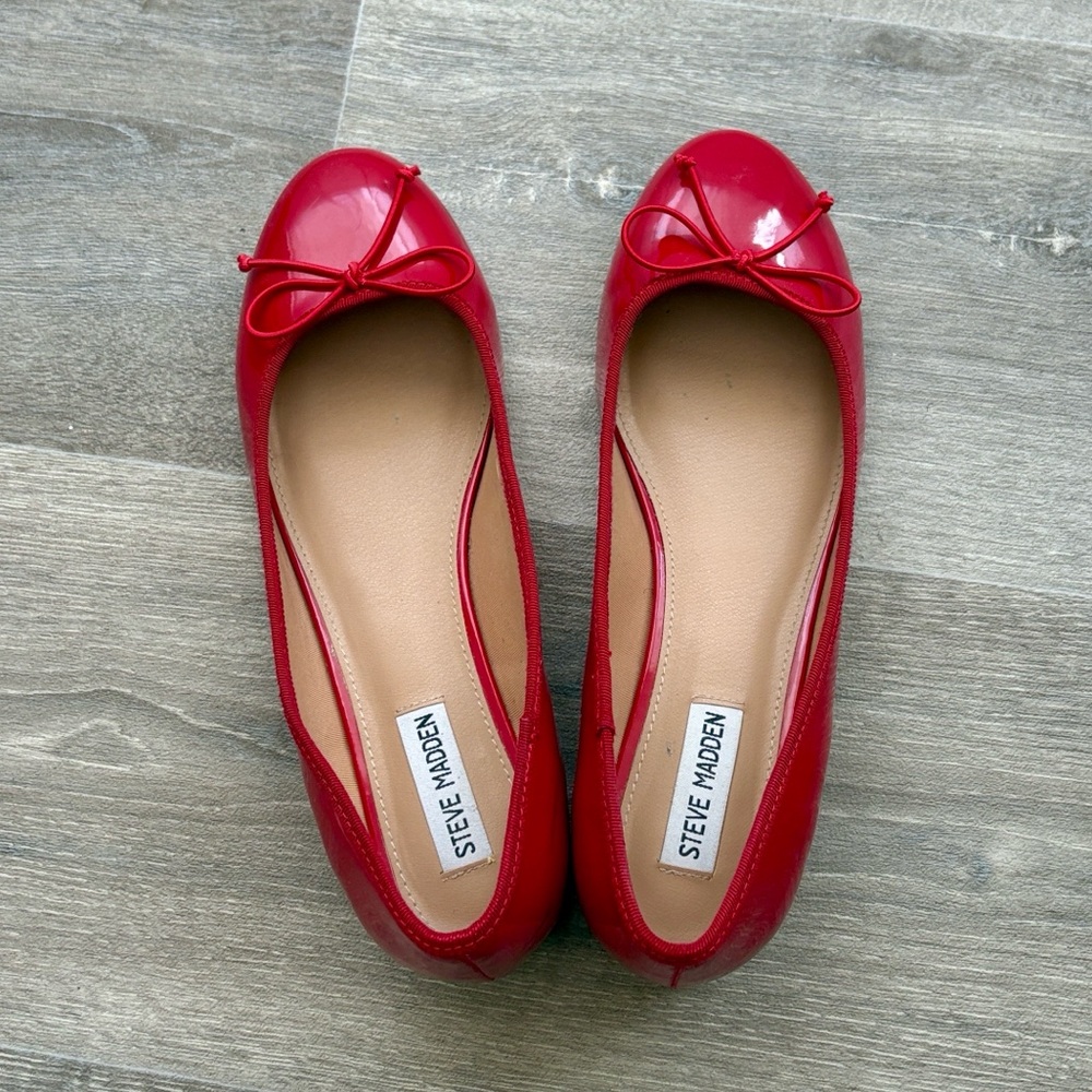 Steve Madden Red Patent Ballet Pumps with Low Block Heel - Picture 3 of 3
